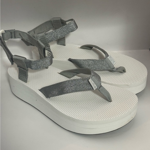 Teva Zymic Flatform Sandals Women’s 9 Silver White 1.75” Platform - Picture 1 of 10